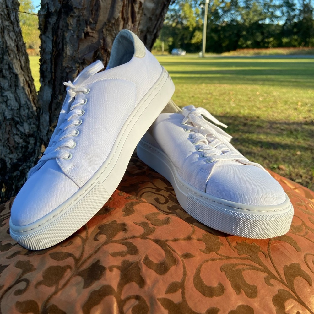 LOCI "Nine" women’s low-top court. White. EUR size 41.